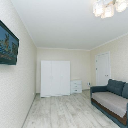 Прекрасная Квартира У Метро Политехнический Институт Kiev Esterno foto